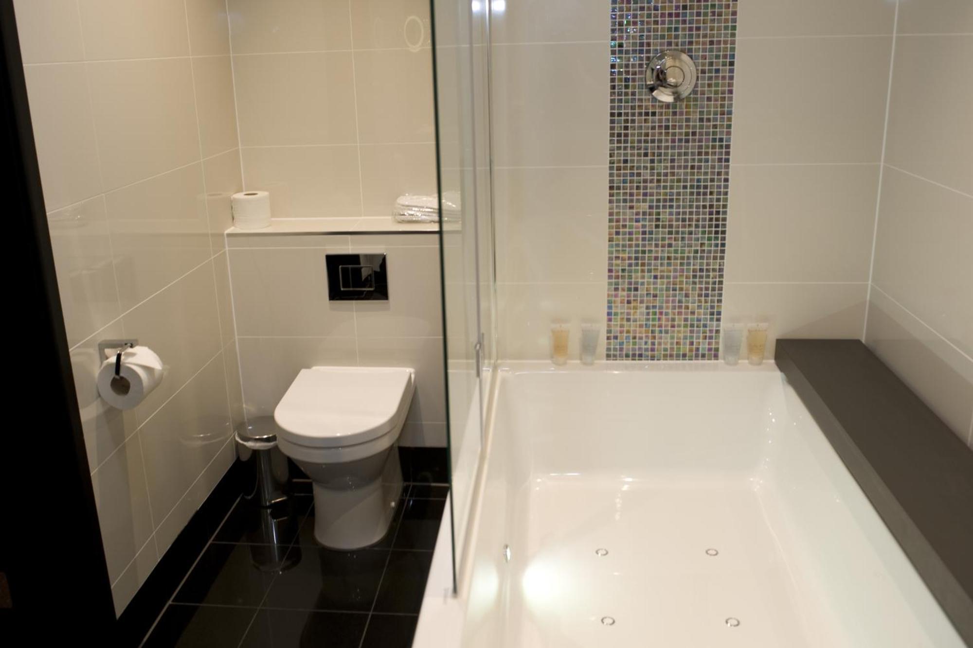 The Lodge At Kingswood Epsom Rom bilde