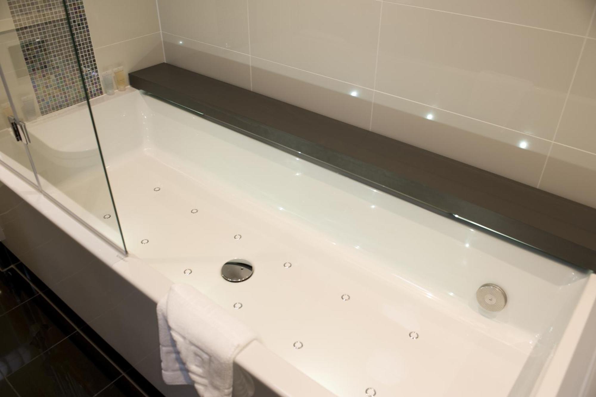 The Lodge At Kingswood Epsom Rom bilde