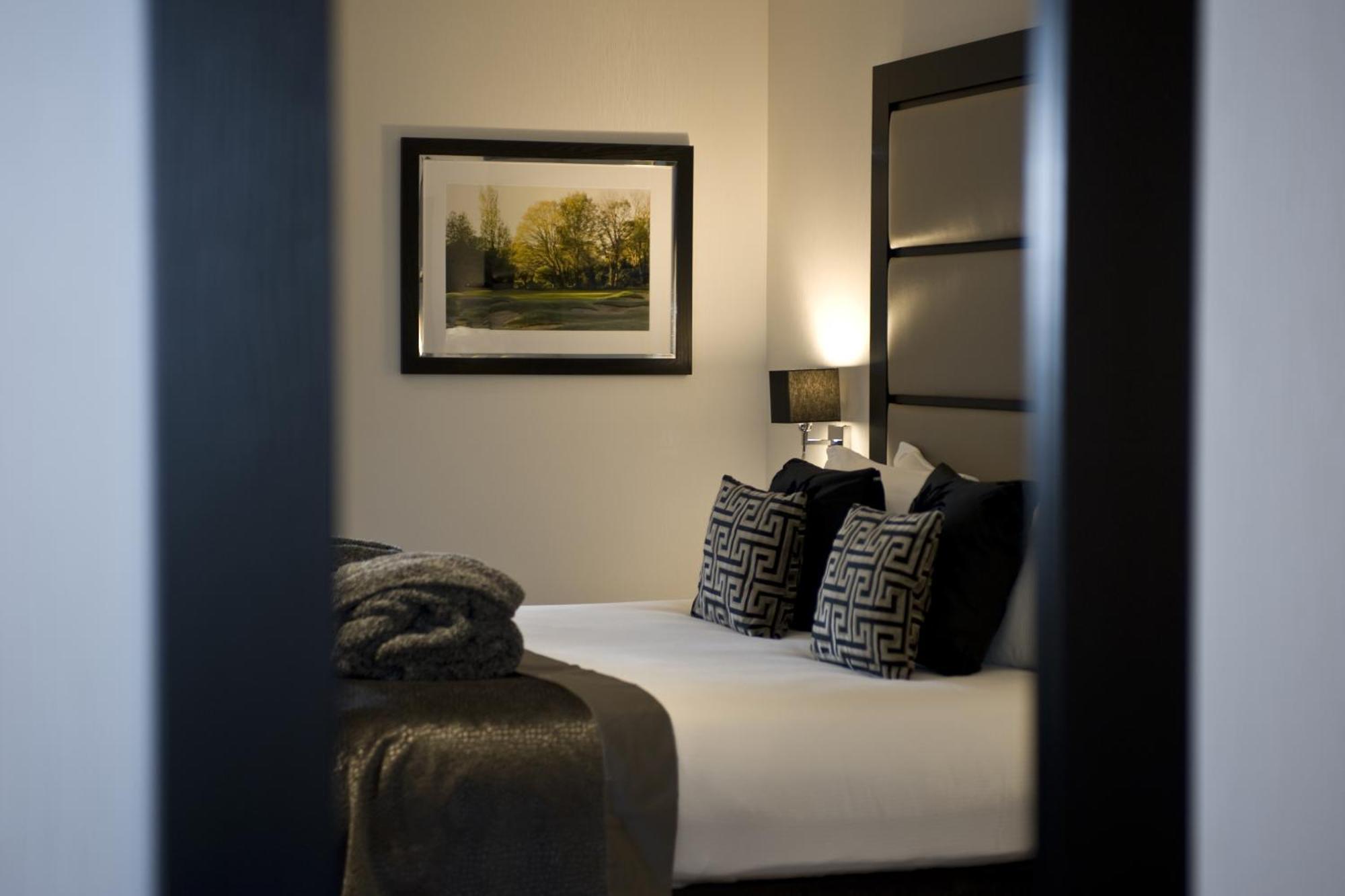 The Lodge At Kingswood Epsom Rom bilde