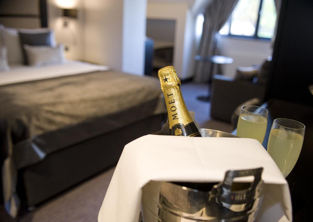 The Lodge At Kingswood Epsom Rom bilde