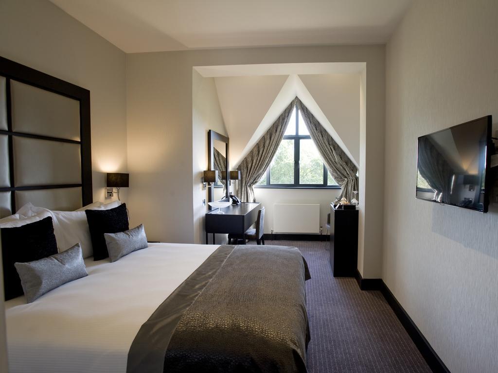 The Lodge At Kingswood Epsom Eksteriør bilde