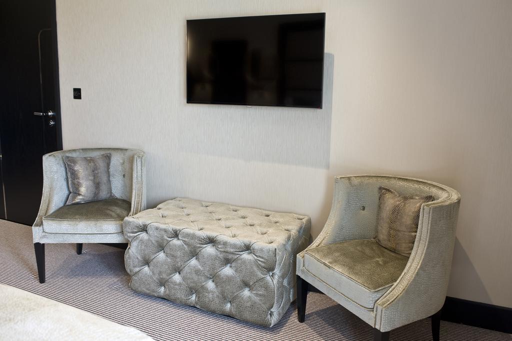The Lodge At Kingswood Epsom Rom bilde